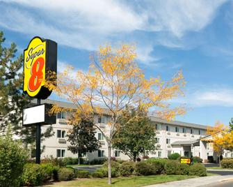Super 8 by Wyndham Redmond - Redmond - Edificio