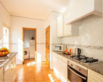 Villa Near Sao Rafael Beach With Private Pool - Albufeira - Cocina