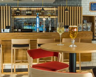 Holiday Inn Express Bristol City Centre By IHG - בריסטול - בר
