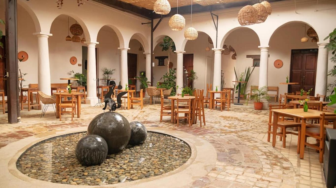 Sereno Art Hotel