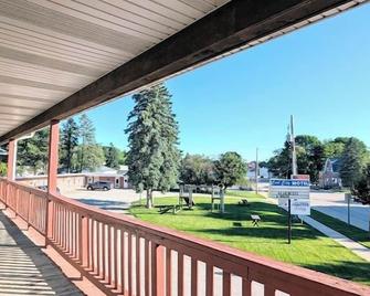 Cool City Motel - Two Rivers - Balcony