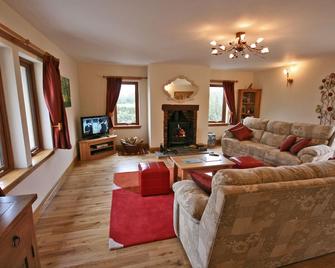 Luxury lodge situated idyllically on the edge of a small working farm - Stranraer - Huiskamer