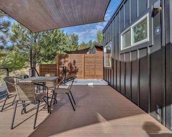 New! Eagles Landing Tiny Home - B03 - Hot Tub - Madras - Balcony