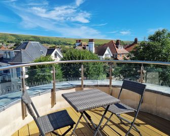 Number 10 The Penthouse - Swanage - Balcony