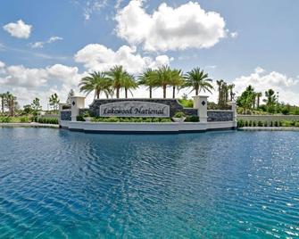 Lakewood National Condo. Convenient 1st floor unit with unlimited golf. - Lakewood Ranch - Pool