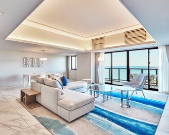 Hotel Shigira Mirage Beach Front - Miyako-jima - Huiskamer