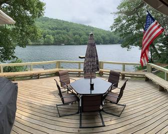 Classic Maine Cottage on Water's Edge - Casco - Balcón