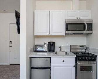 Mother in Law Suite with Private Hot Tub--Downtown - North Bend - Kitchen