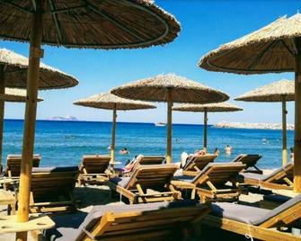 A beautiful modern style apartment far away from mass tourism - Kokkinos Pyrgos - Playa
