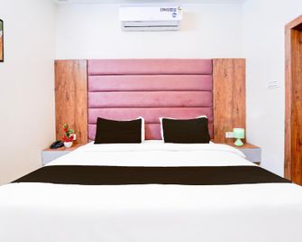 Townhouse Govardhan - Govardhan - Bedroom