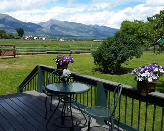 Cozy historic farm cottage in the heart of the Bitterroot Valley, dogs welcome! - Hamilton - Balcón