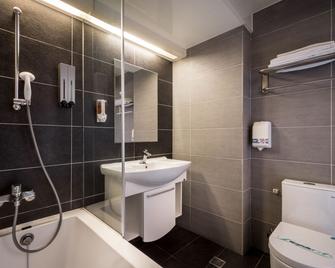 Royal Garden Hotel - Banqiao District - Ванна кімната