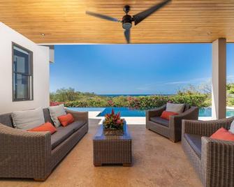 3-bedroom, 3-bathroom home on large private lot with ocean view! - Playa Grande - Patio