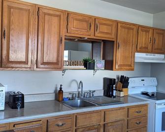 Cozy fully furnished house - Oshkosh - Kitchen
