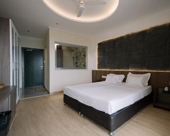 Wildernest Hilltop Resort - Pune - Bedroom
