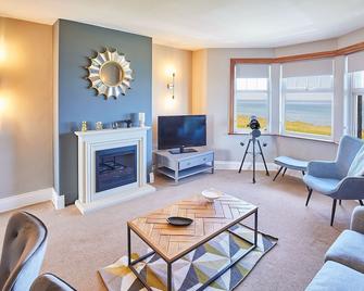 Host & Stay - The Puffins Nest - Seahouses - Living room