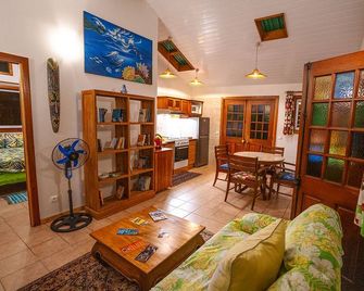Fare Opuhi - Haapiti - Sala de estar