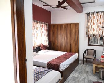 Hotel Barahdari - Varanasi - Bedroom
