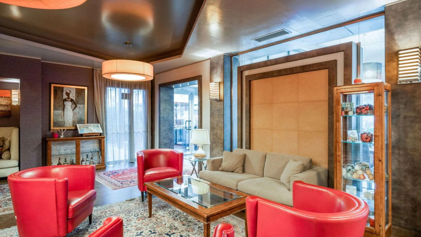 菲烏米奇諾城市凱富飯店