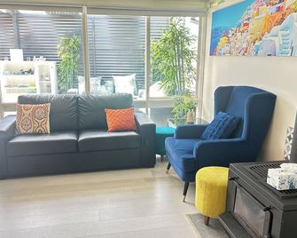 Soothing apartment in Rosebud with WiFi - روزبد - غرفة معيشة