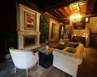 Casona De La Pinta - Ríocorvo - Front desk