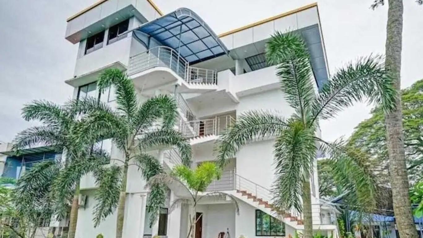 OYO 11529 Diamond Residency