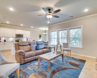 Near Grand Lake Charming Grove Home with Deck - Grove - Living room