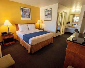 Capital O Hotel Inn Pendleton I-84 - Pendleton - Bedroom