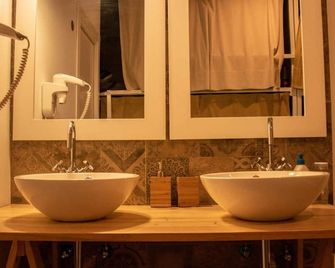 Cantagua Hostel - Valencia - Bathroom