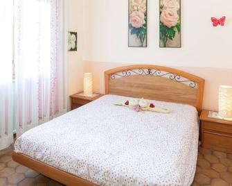 Eveten Apartments - Diano Marina - Diano Marina - Camera da letto