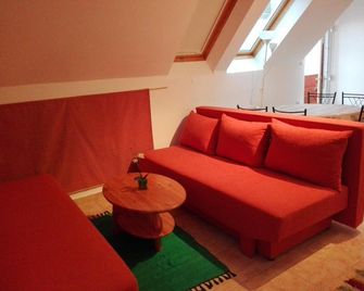 Ottó Panzió Villány - Villány - Wohnzimmer