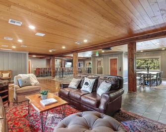 Shasta View Lodge - McCloud - Sala de estar