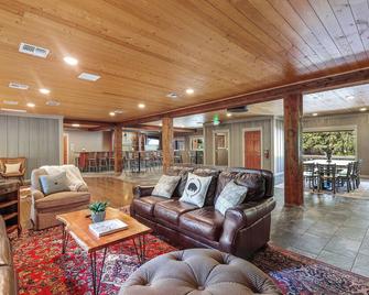 Shasta View Lodge - McCloud - Sala de estar