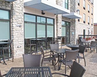 Holiday Inn Express & Suites St. Louis South - I-55 - Mehlville - Patio