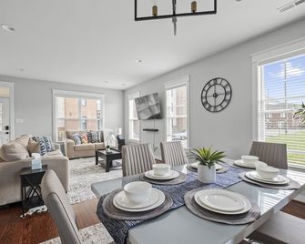 Richmond Gem, Free Parking, Quiet, Fenced,Walkable - Richmond - Dining room