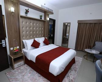 Naif Fort Hotel - Dubai - Bedroom
