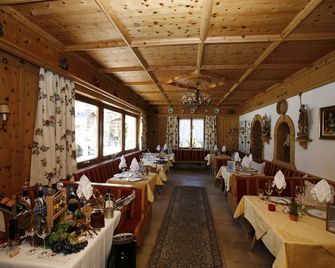 Hotel Stülzis - לך אם ארלברג - מסעדה