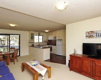 Shoreline Unit 2 1 Intrepid Close - Nelson Bay - Huiskamer