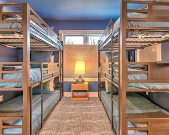 Ultimate Luxe | 13 Beds! Priv Hot Tub/Game Room! - Pleasant View - Habitación