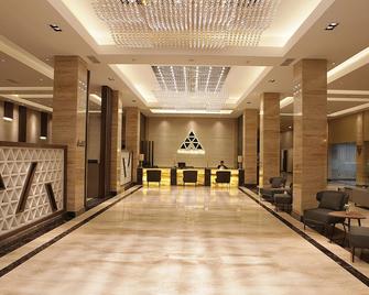 pyramid suites Hotel - Banjarmasin - Lobby