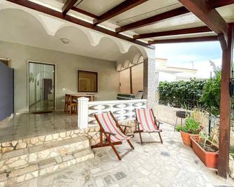 Stunning Home In Marina Di Lizzano - Librari - Patio
