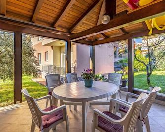 Istriensonne - Apartments Veruda mit Grillterrasse - Pula - Patio