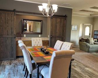 Modern Home on Trout Creek in Peshtigo “Fire City” w/ Spacious Backyard & Deck! - Peshtigo - Comedor