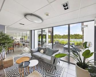 All Suites Hostel Bassin d'Arcachon-La Teste - Ла-Тест-де-Бюш - Вітальня