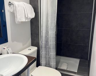 Hotel Au Spatial - Amiens - Bad