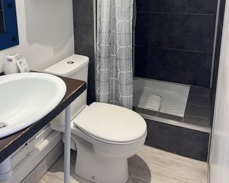 Hotel Au Spatial - Amiens - Phòng tắm