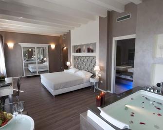 Hotel Morgana - Rodengo-Saiano - Bedroom