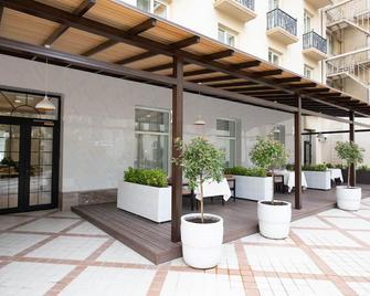 لوت سيتي هوتل تاشكينت بالاس - تاشكينت - شرفة مرصوفة