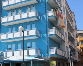 New Tourist Apartment Seafront Sottomarina Summer 2025 - Chioggia - Budynek