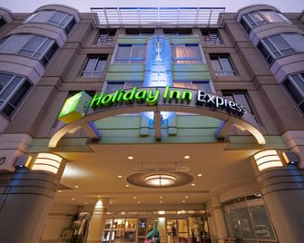 Holiday Inn Express & Suites San Francisco Fishermans Wharf By IHG - San Francisco - Building